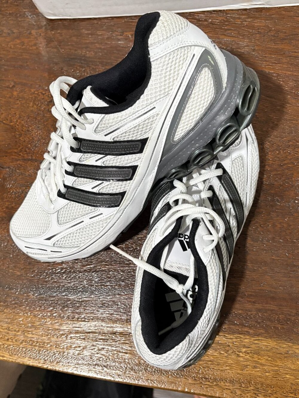 Adidas Men's 10.5 White Gray 3 Stripe Athletic Tennis Shoes NEW Bounce Running